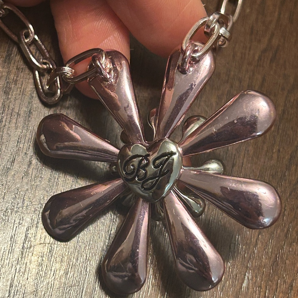 BETSEY JOHNSON DAISY NECKLACE - Picture 4 of 4